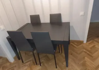 CONJUNTO MESA DE SALÓN Y 4 SILLAS GRIS ANTRACITA