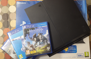 PS4 Slim 500GB (v9.00) + 5 Juegos