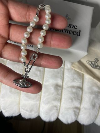 Pulsera Vivienne Westwood Perlas y Pin