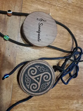 Petanopeito .madera Soniquete y Triskel