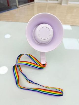 Megáfono blanco portátil