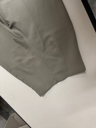 Pantalón Zara gris pinzas cintura alta