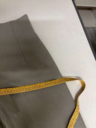 Pantalón Zara gris pinzas cintura alta
