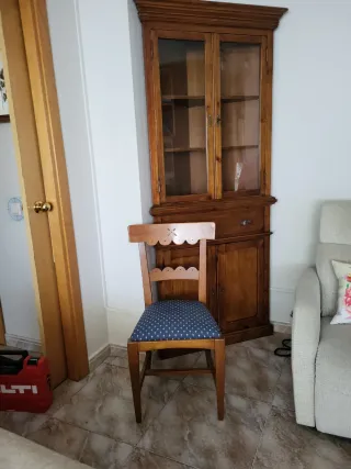 Mesa de comedor con 6 sillas de madera y mueble