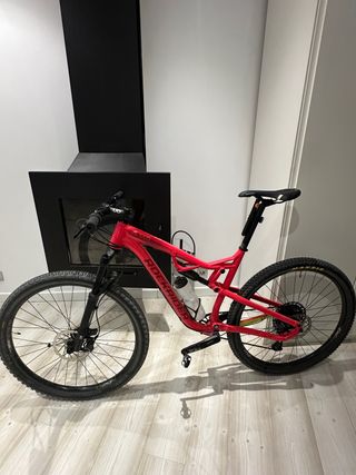 Bicicleta de montaña Rockrider roja