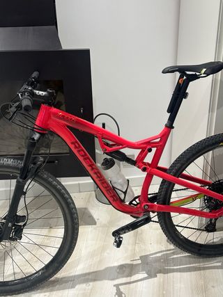 Bicicleta de montaña Rockrider roja