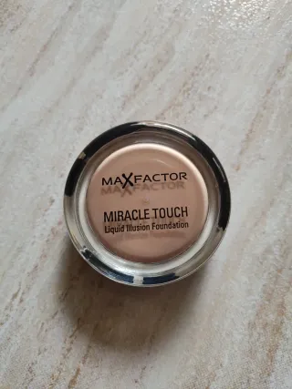 Max Factor Miracle Touch 45 Warm Almond