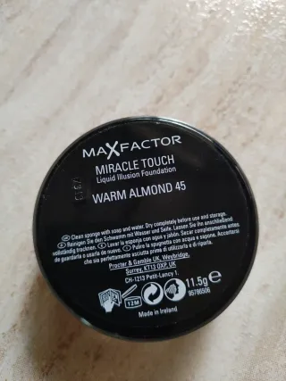 Max Factor Miracle Touch 45 Warm Almond
