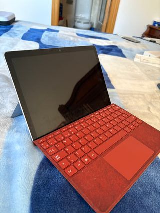 Surface Go 2 (1901) con Teclado Microsoft Rojo