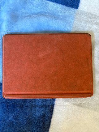 Surface Go 2 (1901) con Teclado Microsoft Rojo