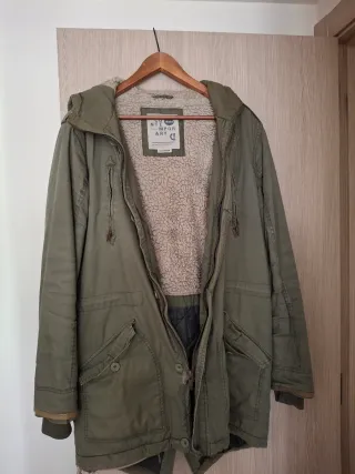 Parka verde con capucha