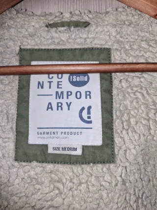 Parka verde con capucha