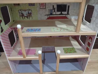 Casa de muñecas de madera