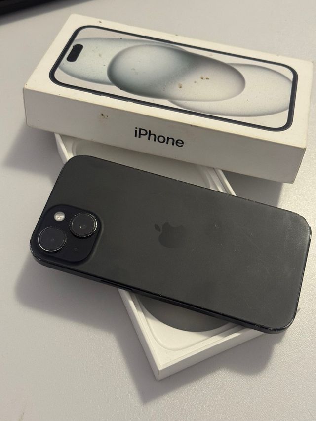 iPhone 15 128GB LEER