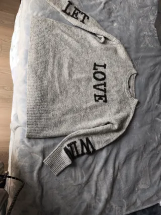 Jersey gris con letras