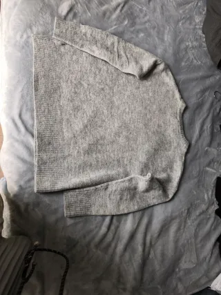 Jersey gris con letras