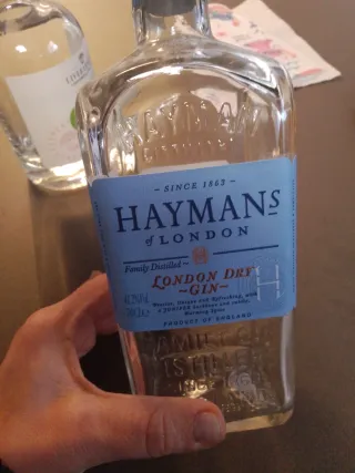 Bottiglie di Gin Livebarrels e Haymans