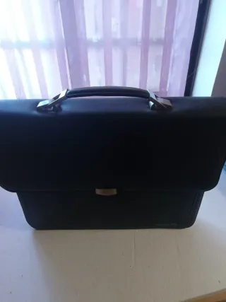 Cartera portadocumentos polipiel negra