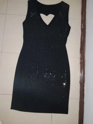Vestido brillos ,En la espalda tiene un corazón