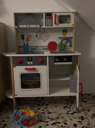 Cocinita de juguete de madera