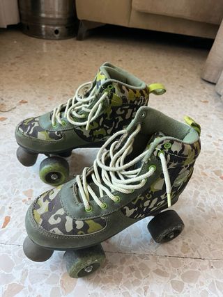 Pack de patines, protecciones y casco