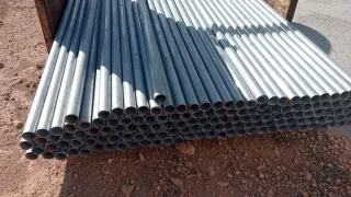 Postes metálicos para vallas