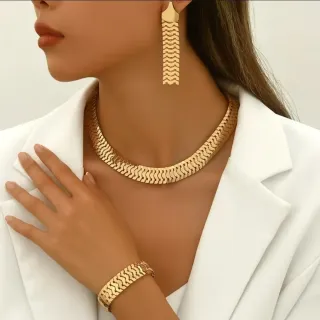 Conjunto Collar, Pendientes y Pulsera Baño Oro 18k