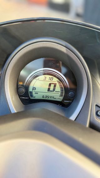 Yamaha NMAX 125 (2019) – Gris –¡Perfecta de motor!