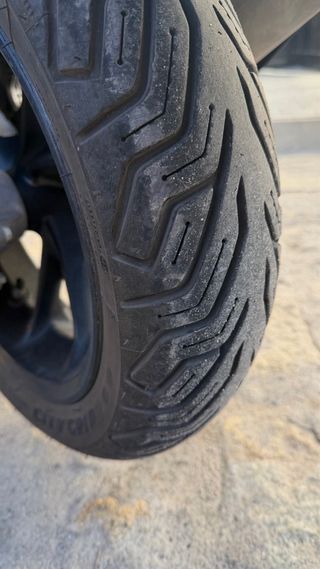 Yamaha NMAX 125 (2019) – Gris –¡Perfecta de motor!