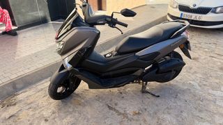 Yamaha NMAX 125 (2019) – Gris –¡Perfecta de motor!