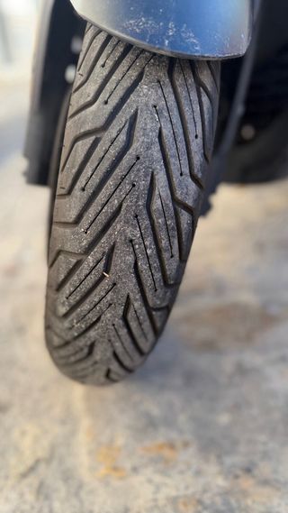 Yamaha NMAX 125 (2019) – Gris –¡Perfecta de motor!