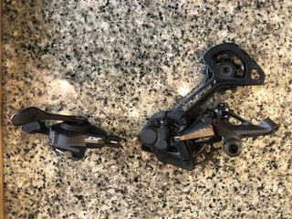 Mando y desviador Shimano XT 12V 8100.