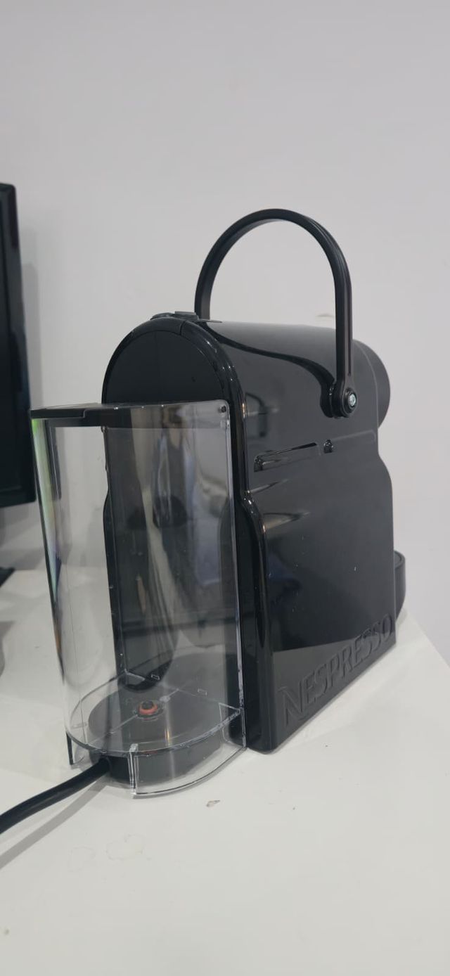 Macchina da caffè Nespresso De'Longhi Inissia nera