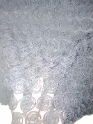 Vestido negro con rosas