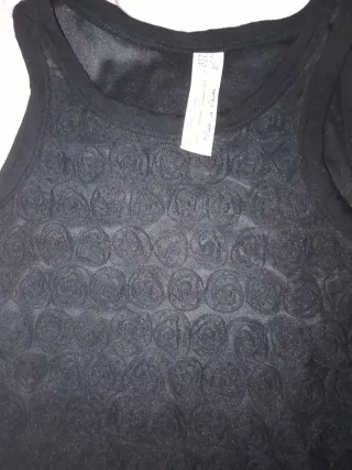 Vestido negro con rosas