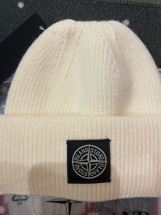 Gorro Stone Island Beige Negro