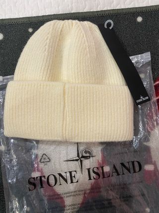 Gorro Stone Island Beige Negro