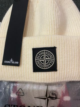 Gorro Stone Island Beige Negro