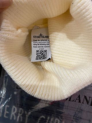 Gorro Stone Island Beige Negro