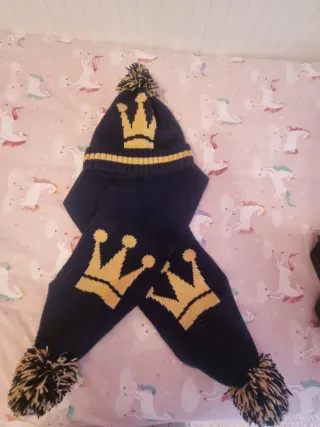 Gorro y bufanda Eva Castro corona