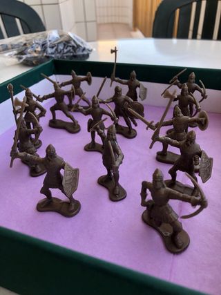 Soldatini antichi in plastica