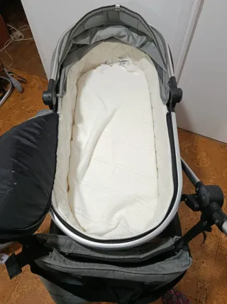 Carro de bebé con silla de coche