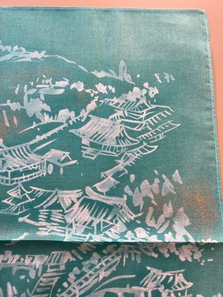 Pañuelo japonés con detalles dorados