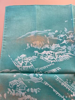 Pañuelo japonés con detalles dorados