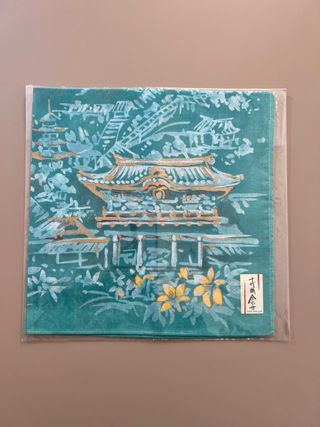 Pañuelo japonés con detalles dorados