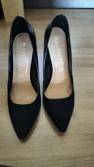Zapatos de tacón negros para mujer