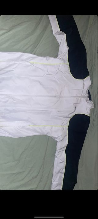 Chándal deportivo blanco y negro