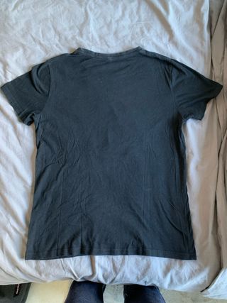 Camiseta Negra con Dragón Rojo