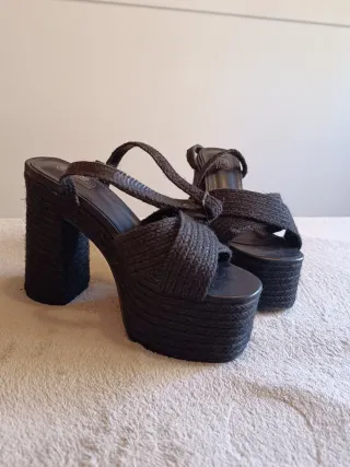 Sandalias de tacón negras