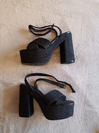 Sandalias de tacón negras